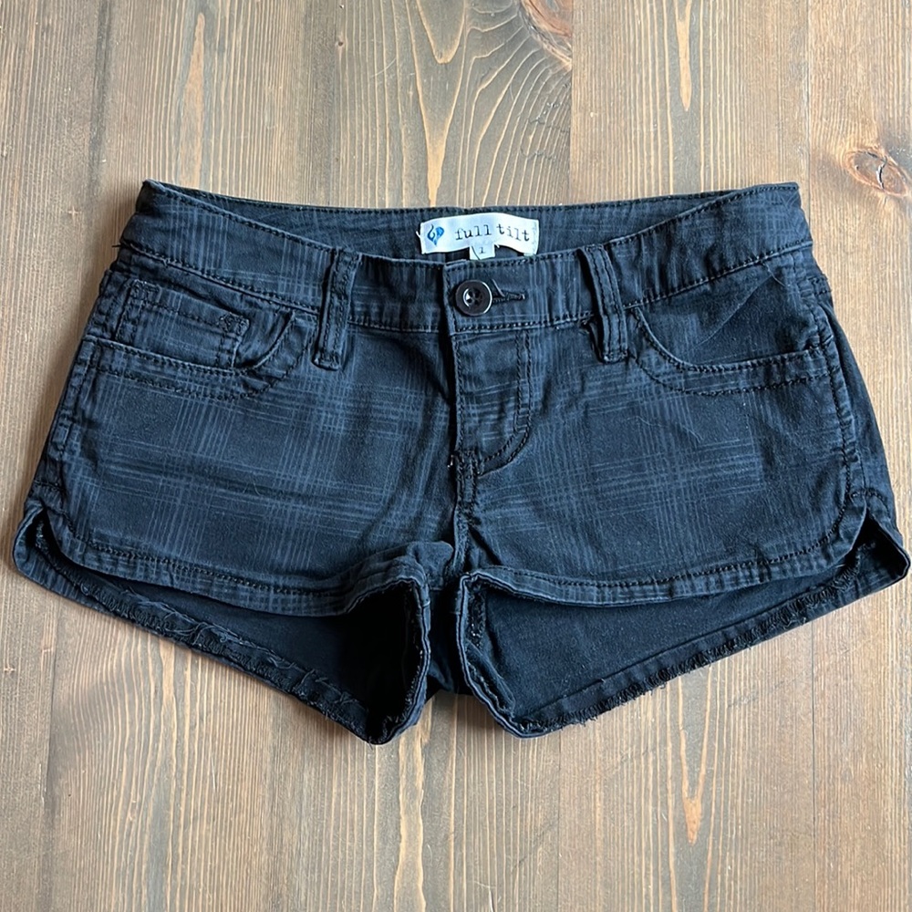 Tilly’s Full Tilt Black Plaid Shorts